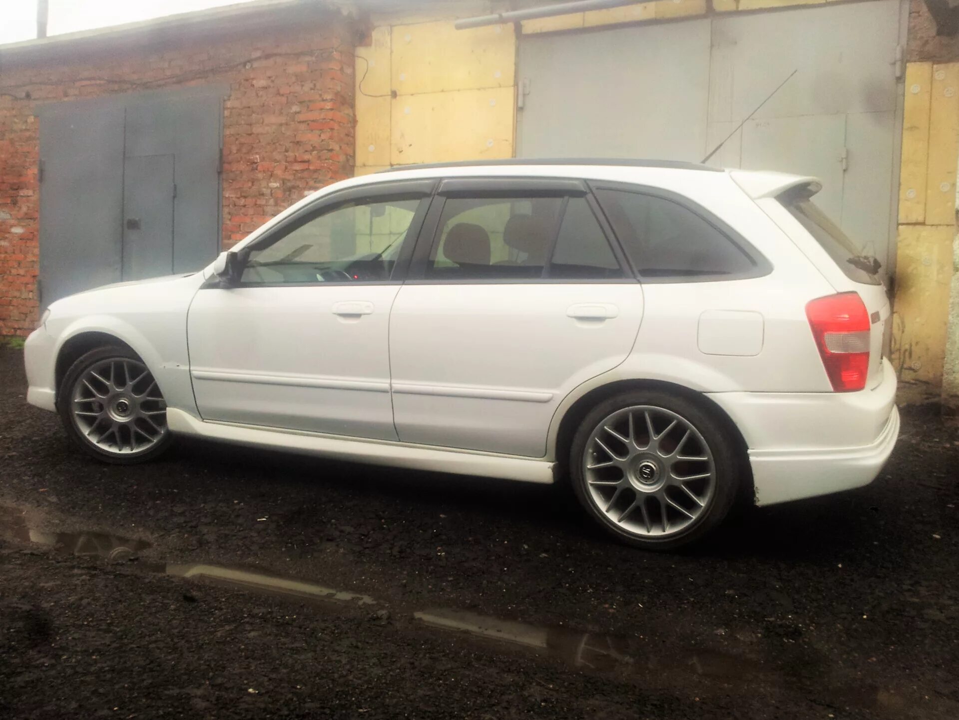 Mazda familia s-wagon диски r16. Mazda familia на r17. Mazda familia s-wagon диски r16. Mazda familia диски. Mazda familia s-wagon.