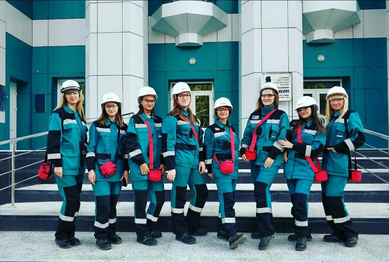 Sibur centr ugra. Тобольский нефтехимический комбинат. Сибур запсибнефтехим. Тобольский нефтехимический комбинат сибур тобольск. Пао «сибур холдинг» лого.