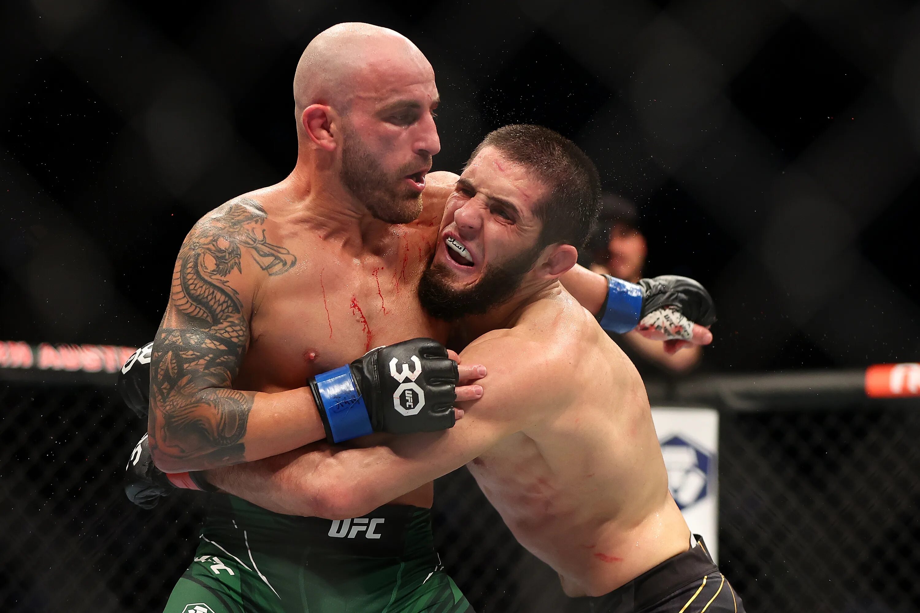 Ислам махачев александр волкановски. Ufc 294. Махачев волкановский дата время. Махачев волкановский дата время. Ислам махачев александр волкановски бой.