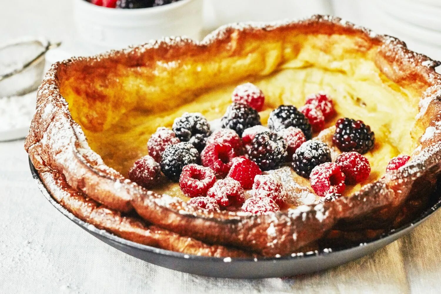 Dutch baby. Baby pancake. Голландский блин датч бейби. Dutch baby. Голландский блин датч бейби.