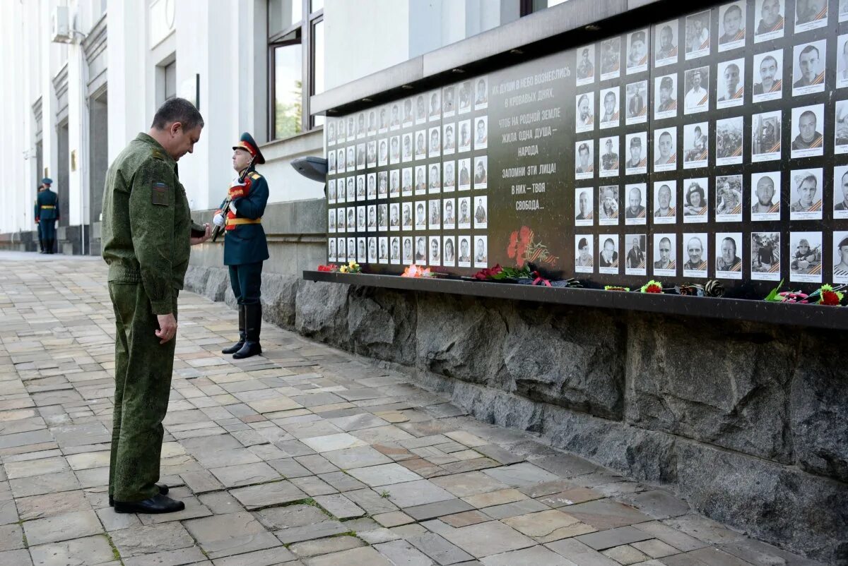 2 июня 2014. Почтим память наших героев. 2 Июня 2014 Луганск погибшие. Митинг в Луганске 2014. Жертвам авиаудара 2 июня 2014 года.