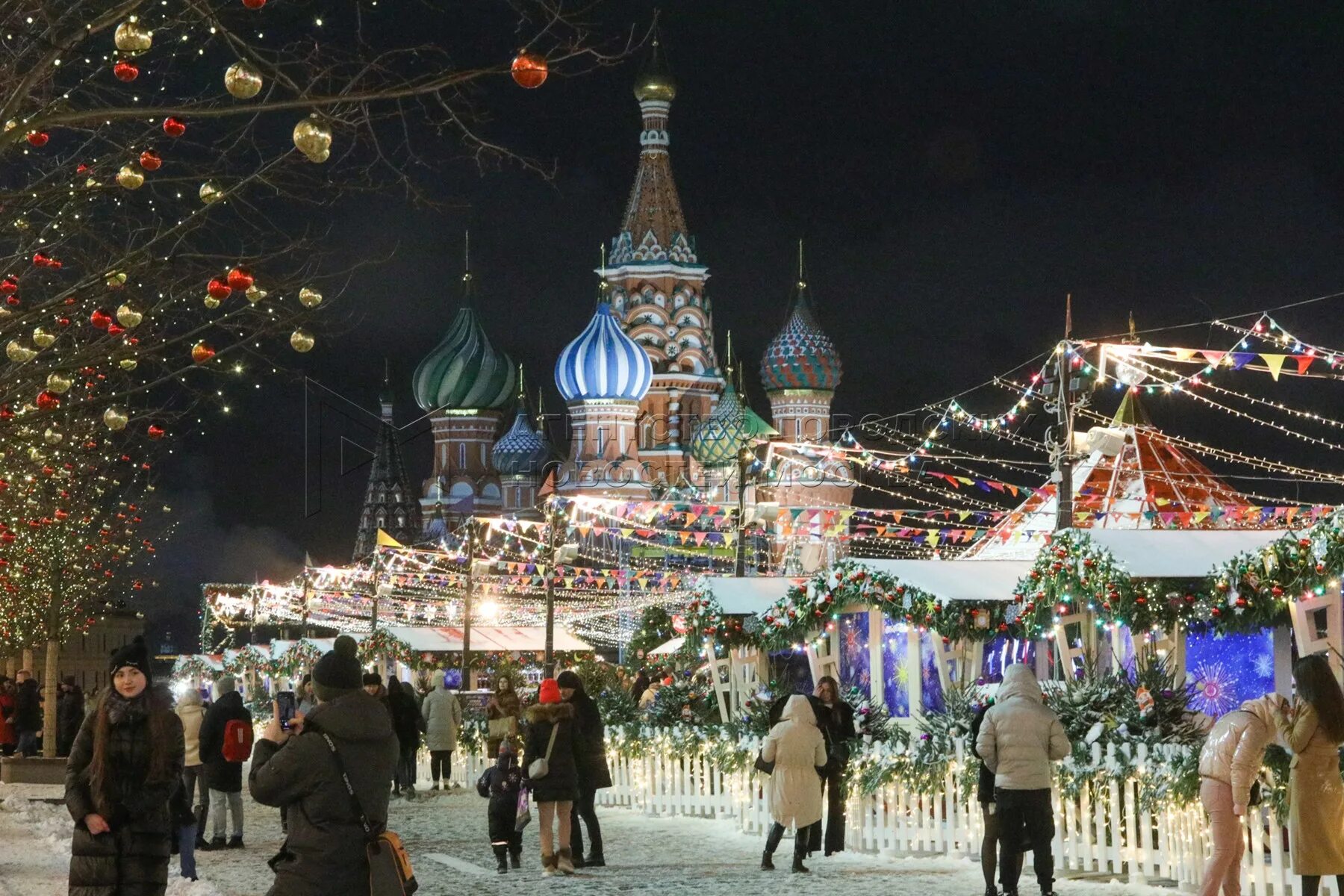 Территория 31 декабря. Красная площадь Москва ярмарка ГУМ. ГУМ ярмарка 2022 Москва. Ярмарка на красной площади 2022 в Москве. Москва красная площадь декабрь 2022 год.