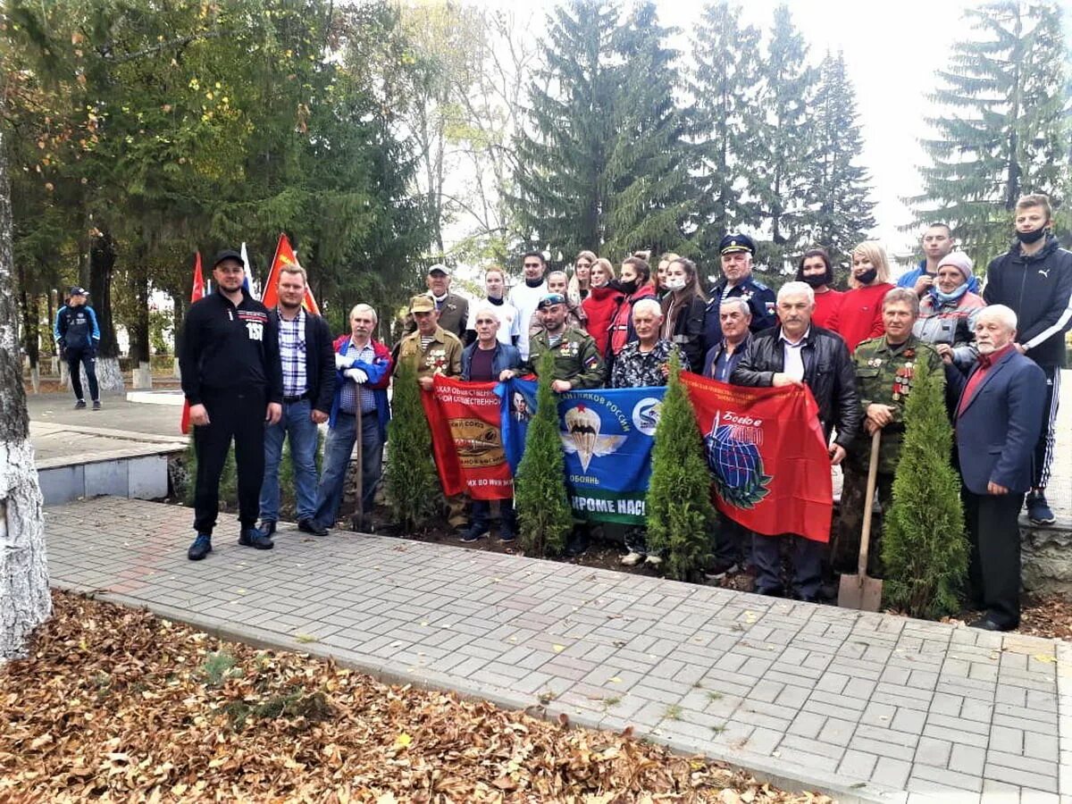 Новости обоянь курская область. Парк юных пионеров Обоянь. Аллея славы Обоянь Курской области. Обоянь мемориал. Обоянь сквер.