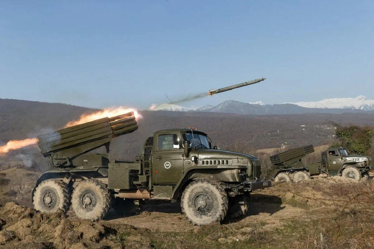 Торнадо г реактивная система залпового. Бм-21 «торнадо». рсзо торнадо 122 мм. бм 21 град и торнадо. рсзо торнадо, град.