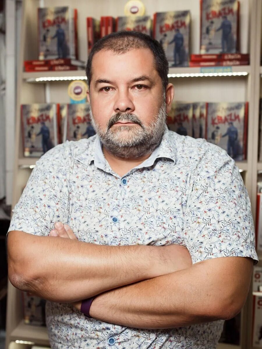 Фантаст лукьяненко. Сергей лукьяненко. сергей лукьяненко писатель. серге́й васи́льевич лукья́ненко. лукьяненко фантаст.