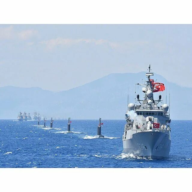 Российский корабль в босфоре. Вмф турции корабли. Российский корабль турецкая. Российский корабль турецкая. Фрегат meko 200.