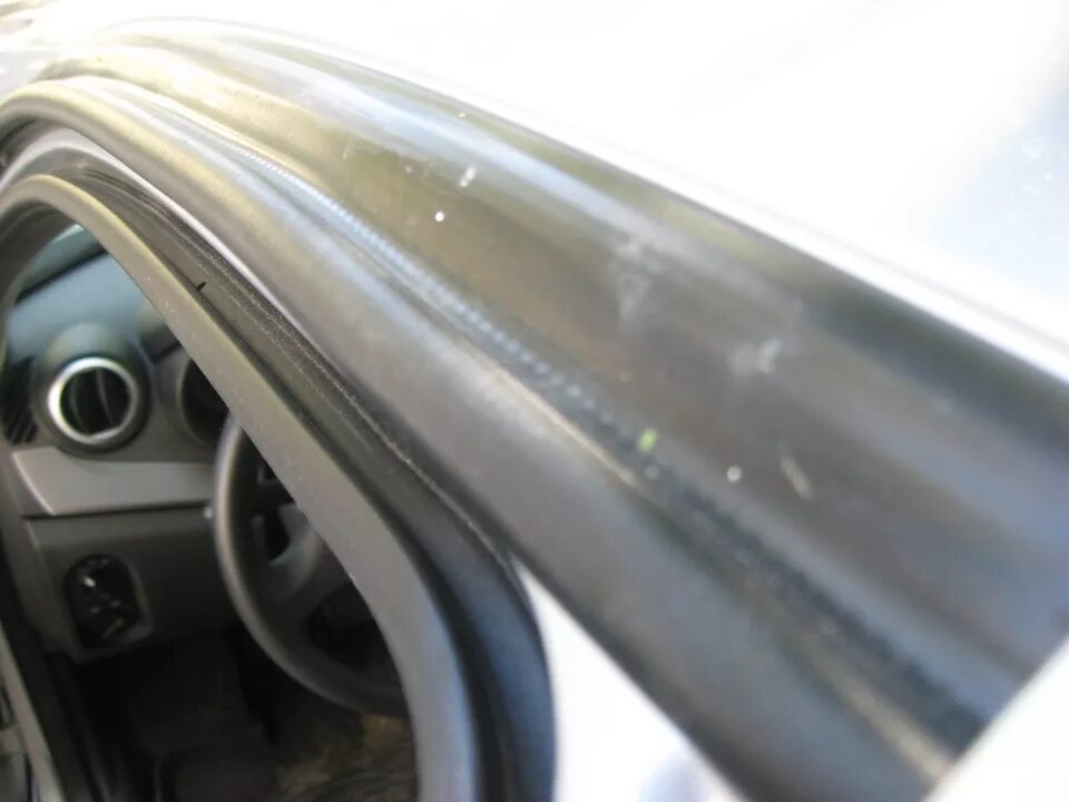 Уплотнитель двери калина 2. Уплотнитель дверной лада калина. Уплотнители дверей рено меган 2 1 6. Уплотнители порогов лада гранта. Уплотнитель дверной рки-19.