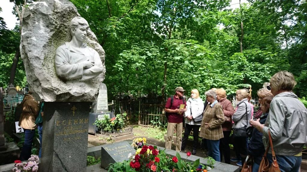 Могила сергея есенина на ваганьковском кладбище. Могила высоцкого на ваганьковском кладбище. Могила есенина на ваганьковском кладбище. Могила сергея есенина на ваганьковском кладбище. Ваганьковское кладбище есенин.