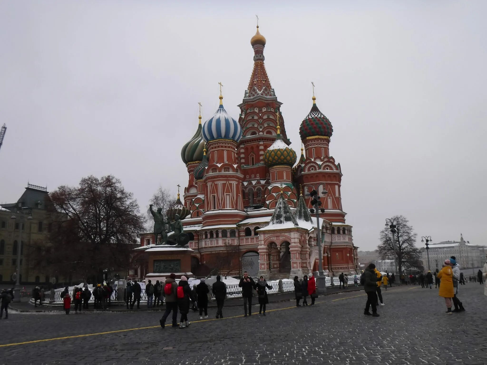 Время в москве сегодня 2025. Площадь москвы 2025. площадь и население москвы. фото новогодней красной площади. день города москва 2025.