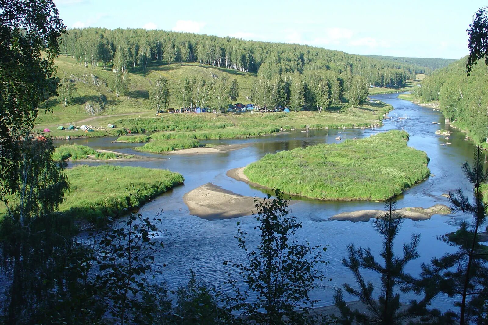 Какие водные объекты находятся в свердловской области. Речка Исеть в Свердловской области. Река Исеть в Екатеринбурге Свердловская область. Река Исток Свердловская область. Река Исеть село Исетское.