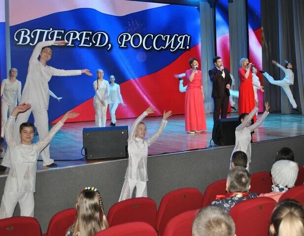 Центр развития шарыпово. Мау цкр г шарыпово. центр культурного развития шарыпово. цкр шарыпово фото зала. мау центр культурного развития города шарыпово.