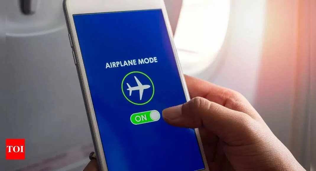 Зачем ставить авиарежим в самолете телефон. Flight mode. режим в самолете значок. авиарежим картинка. режим самолета в телефоне.