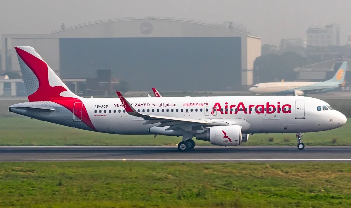 Айр арабиан. Аэробус а320 Air Arabia. Air Arabia a320 салон. А 320 аэр Арабия. Airbus a320-214 Болгария Эйр.