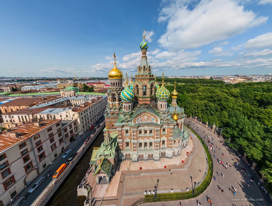 Храм спа́са на крови́ в Санкт-Петербурге. Храм Спаса-на-крови Санкт-Петербург с высоты. Храм Спаса на крови в Санкт-Петербурге вид сверху. Храм Спаса на крови панорама.