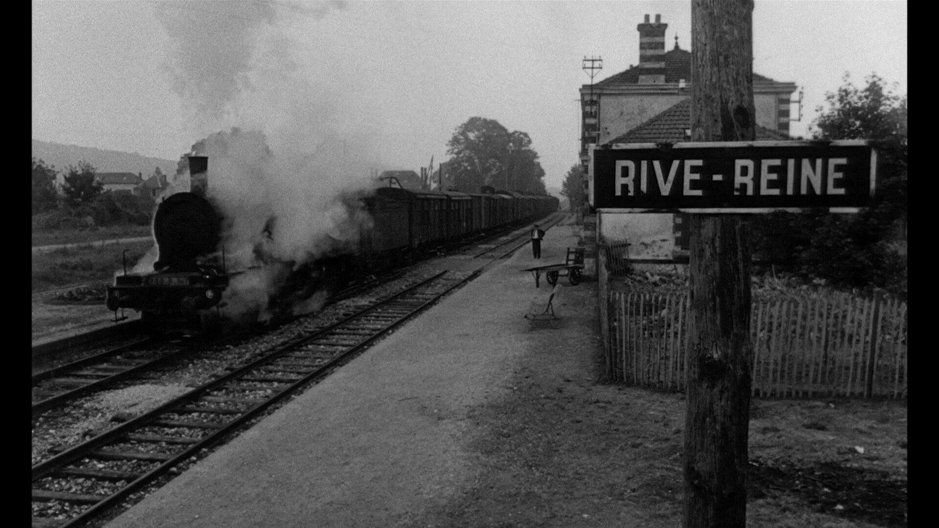 The train has just come has been. The train has just come has been