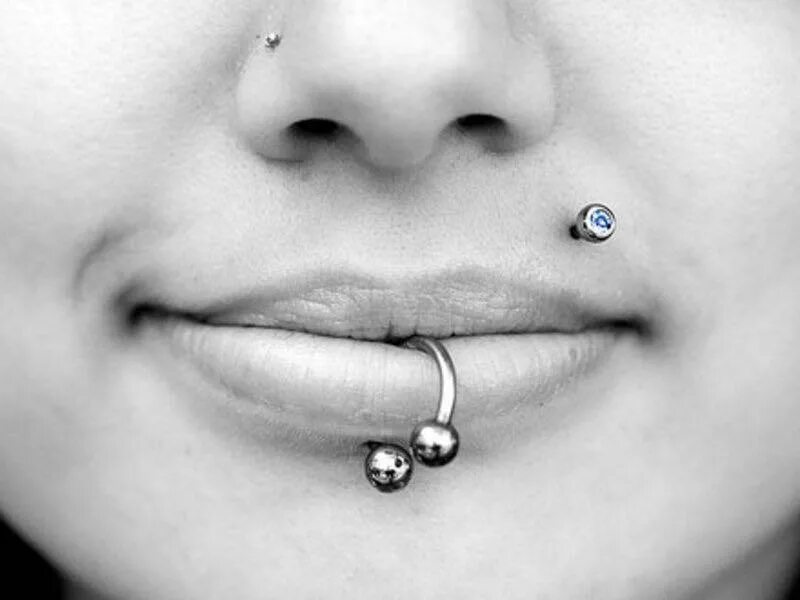 со скольки лет можно проколоть смайл