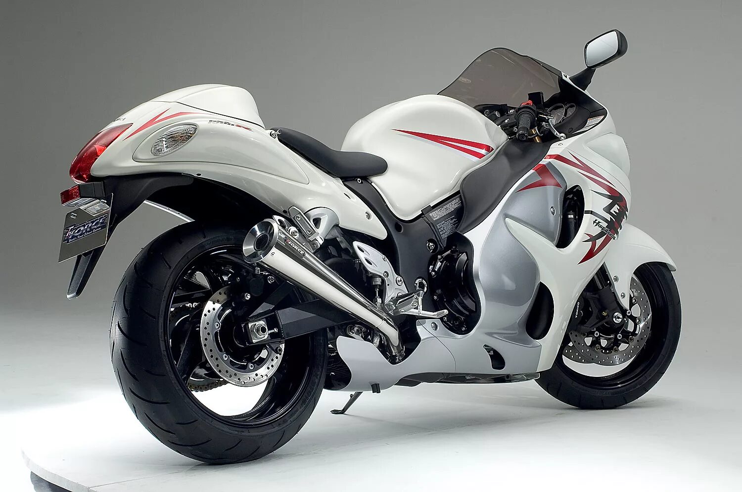 Сузуки хаябуса купить. Мотоцикл Сузуки Хаябуса. Suzuki Hayabusa 1300. Suzuki Hayabusa gsx1300r White. Suzuki Hayabusa 2017.