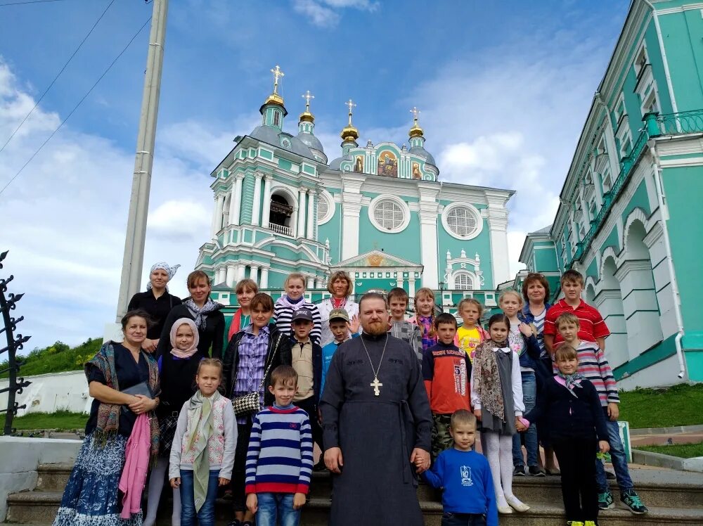 смоленский свято-успенский кафедральный собор. смоленские святыни. архимандрит иринарх смоленская епархия. смоленск храм успенский собор. православные святыни в смоленске.
