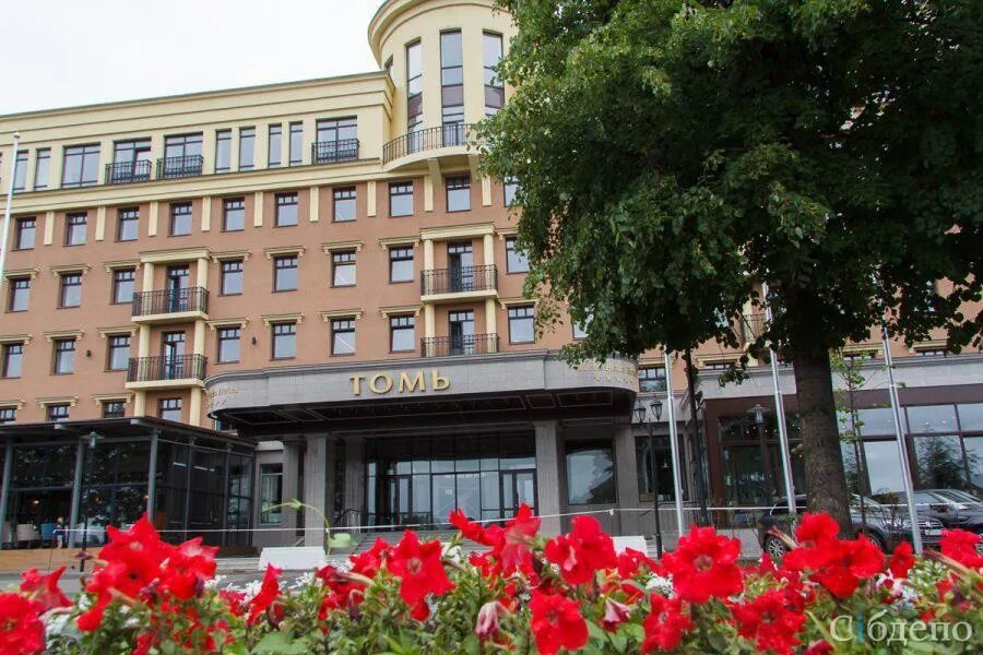 Tom hotel. Отель Томь Ривер Плаза. Гостиница Томь Кемерово. Томь Ривер Плаза Кемерово. Гостиница Томь Плаза.