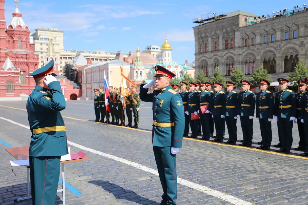 Выпуск МВОКУ на красной площади. Выпуск на красной площади МОСВОКУ. 145 Выпуск МВОКУ. Московское общевойсковое командное военное училище.