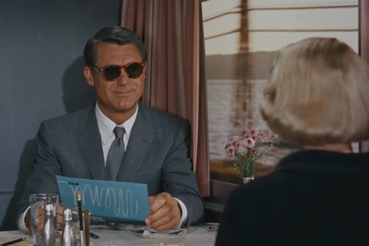 К северу через северо запад. North by northwest 1959. кэри грант persol. на север через северо-запад (1959). кэри грант на север через северо запад.