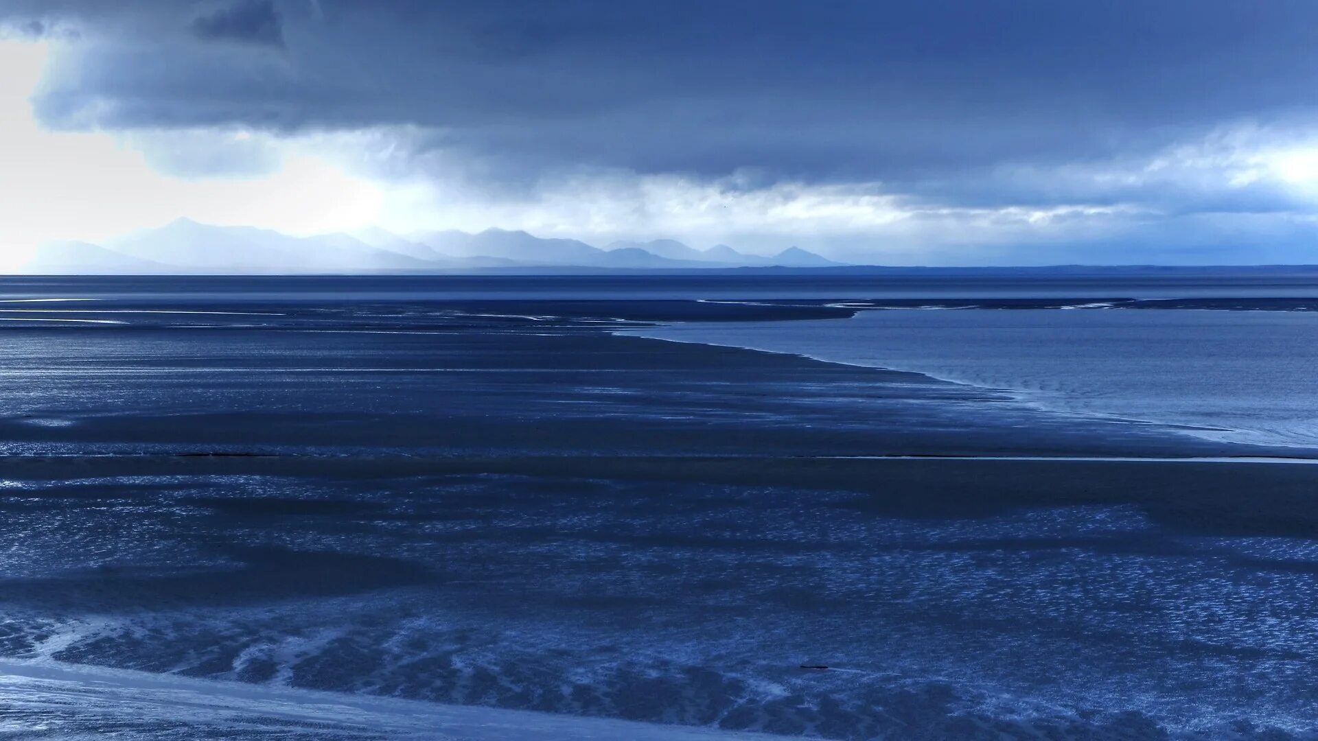 Воды тихого океана. Море. Море прилив. Северное море спокойное. Холодное синее море.