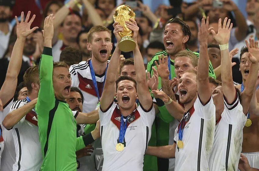 Кто победил 2014. Кто победил 2014. Кто победил 2014. Miroslav klose world cup кубок. Швайнштайгер бастиан финал аргентина.