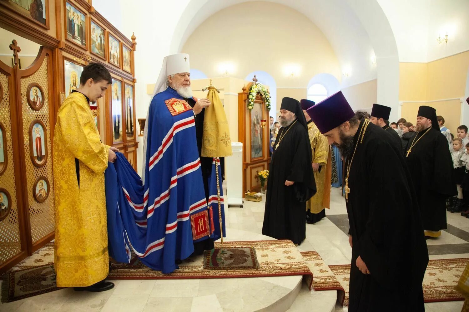ковчег с мощами сергия радонежского в новгороде. миасс мощи привезли2023. мощи в собора софии новгородской. ковчег с мощами сергия радонежского 2022. какие мощи в самаре.