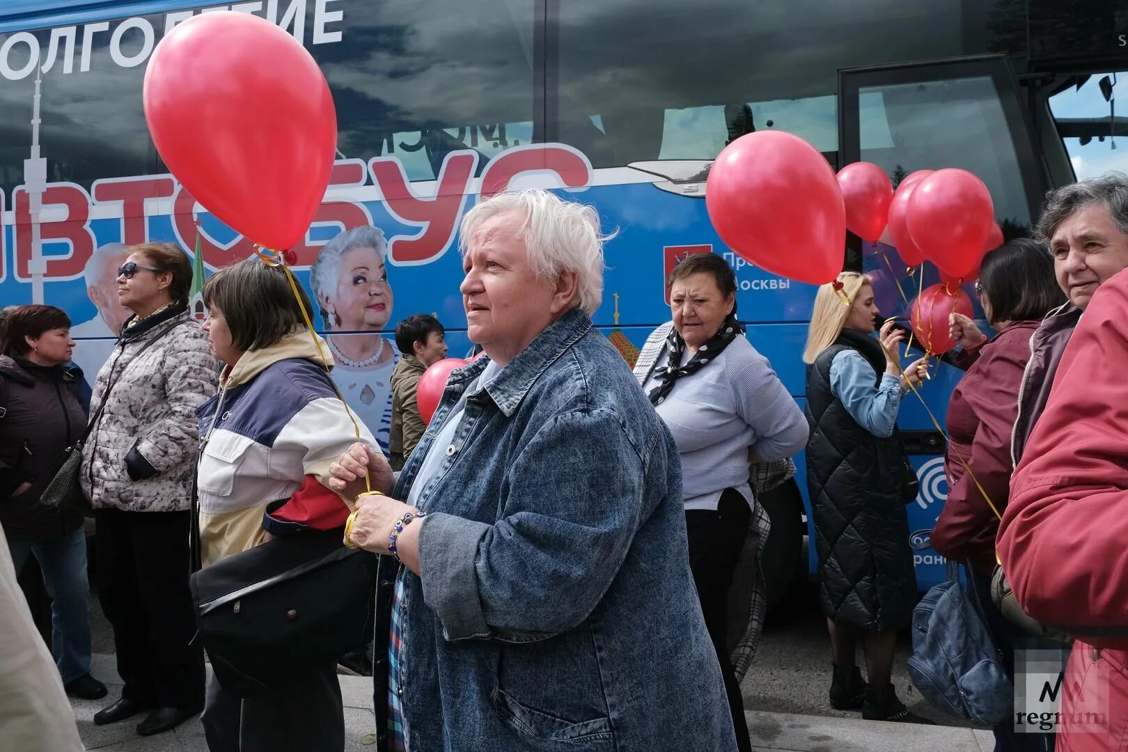 Добрый автобус. Добрый автобус москва. Автобус для пенсионеров в москве. Добрый автобус москва. Добрый автобус москва.