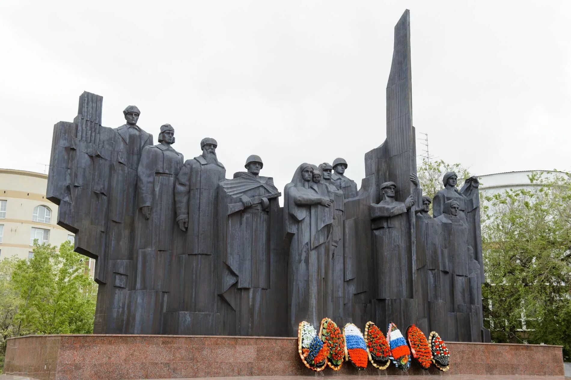 Чижовский плацдарм достопримечательности воронежа. Мемориал в воронеже. Памятники вов в воронеже. Песчаный лог воронеж памятник. Памятник победы воронеж на площади победы.