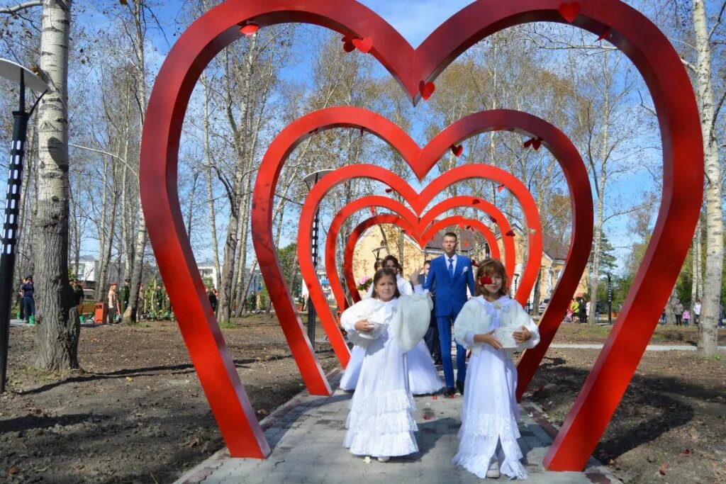 Афиша россия белогорск амурская. Сквер молодежный Белогорск Амурская область. Городской парк Белогорск Амурская. Белогорск Амурская область гор парк. ЗАГС Белогорск Амурской.