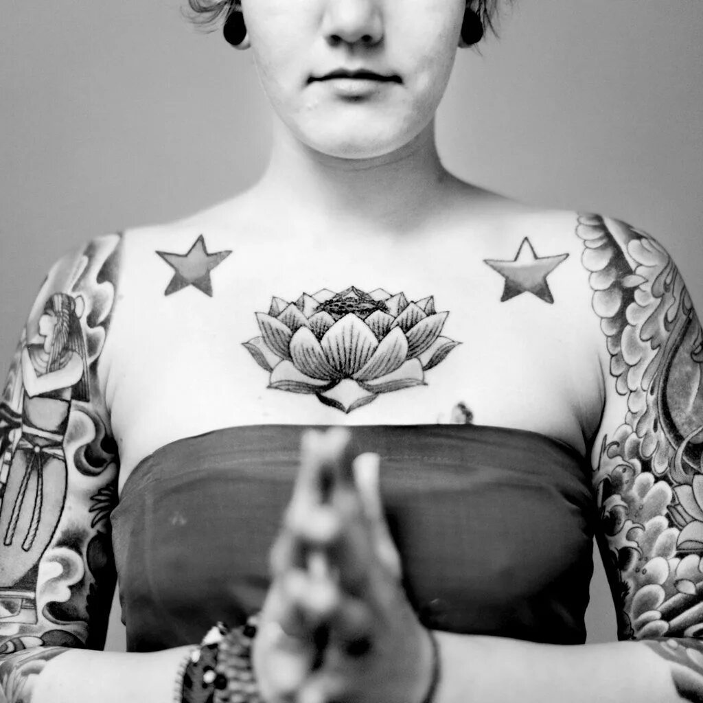 Арабелла руби пышные. Татуировки для парня и девушки. Фотомодель тесс холидей. Тату пышкам. Тату пышкам.