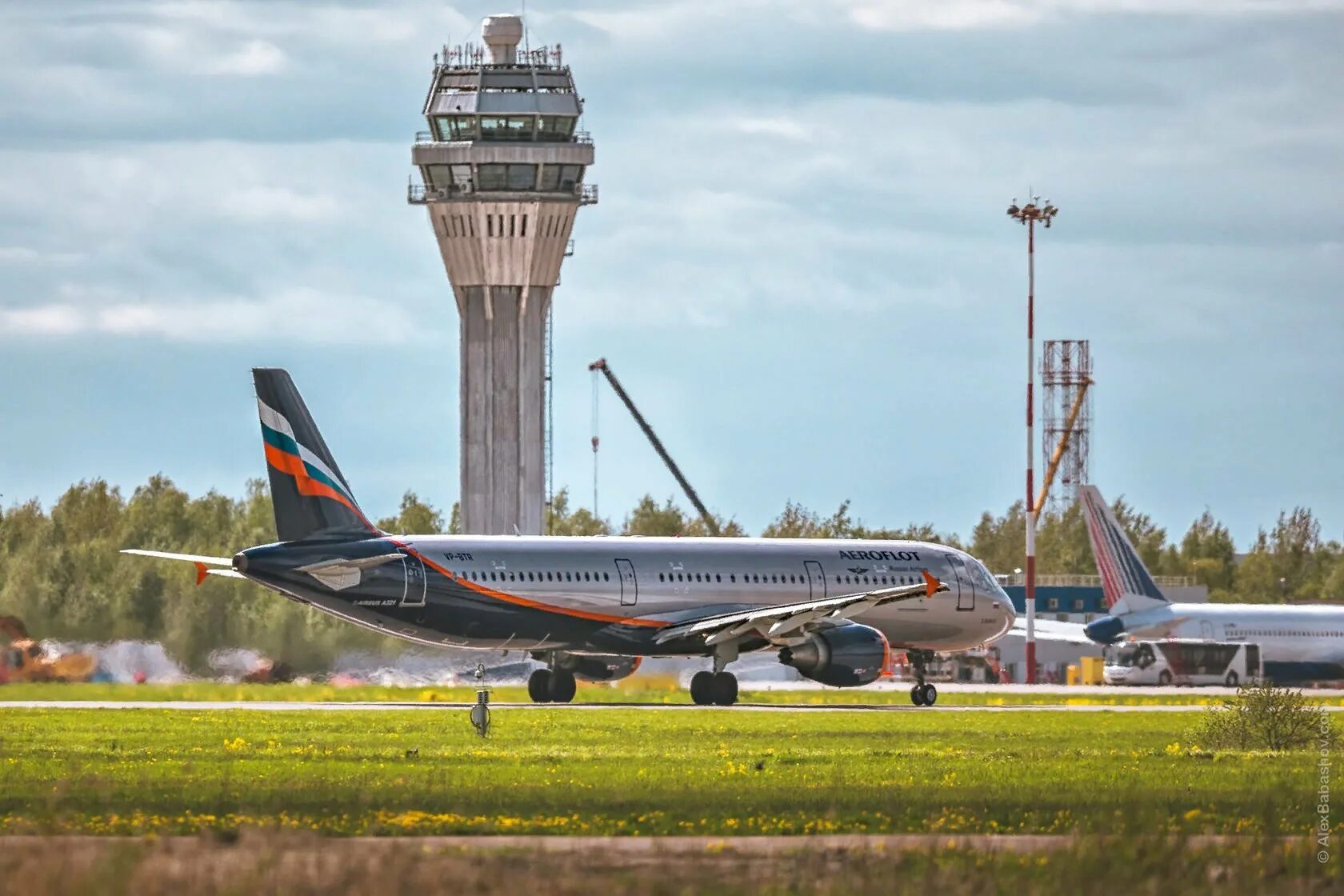 Сотрудники аэропорта домодедово. Регистрация в аэропорту. Терминал аэропорта пулково в санкт-петербурге. Аэропорт санкт-петербург пулково 2022. Айрапорт санг питер бург пулкова.