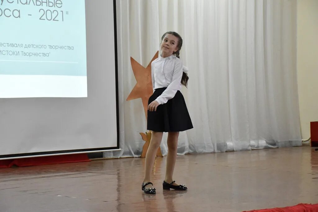 название вокальных патриотических конкурсов. детский вокальный коллектив. конкурс вокалистов 2024 года. конкурс вокалистов 2024 года. хрустальный голос энгельс.