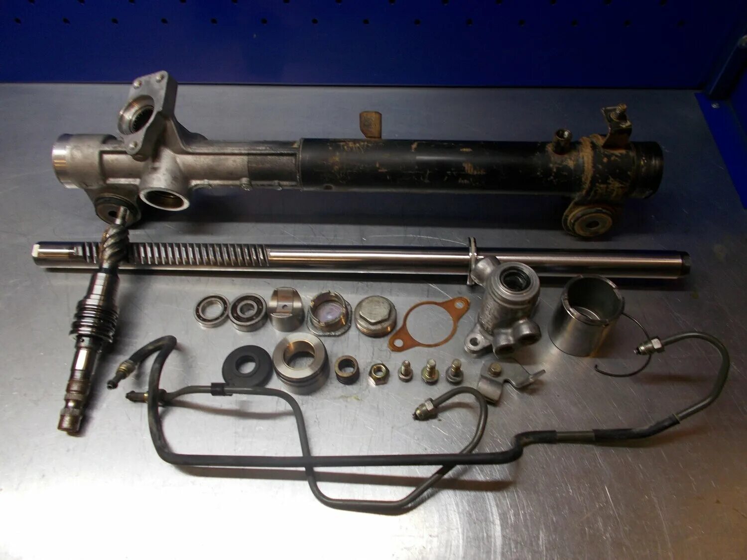 диагностика рулевой рейки. починка рулевой рейки. механическая рулевая рейка. сломалась рулевая рейка. диагностика рулевой рейки.