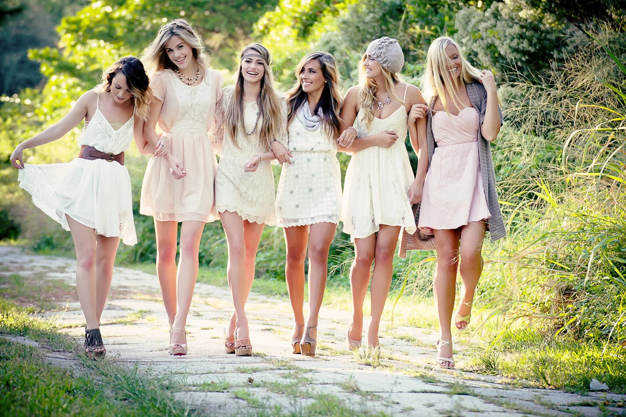 Фотосессия 6. Девушка лето. Девушки летом. Несколько девушек в платьях летних. Много девушек.