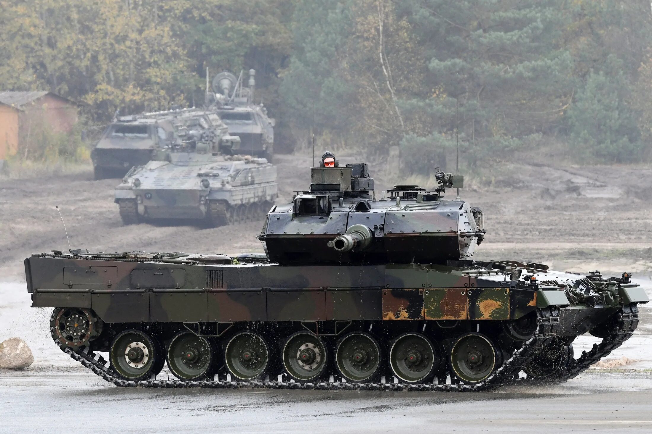 Леопард 2 количество. Леопард 2а6 на Украине. Leopard 2a6. Танк леопард 2а6. Леопард 2а6 новый.