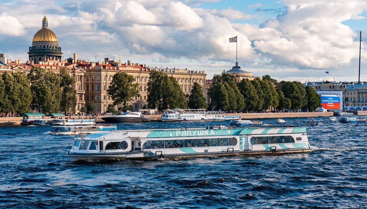 Теплоход петербург экскурсия. Теплоход ряпушка санкт-петербург. прогулка на теплоходе санкт-петербург. экскурсионный корабль в санкт петербурге. вид с прогулочного теплохода в спб.