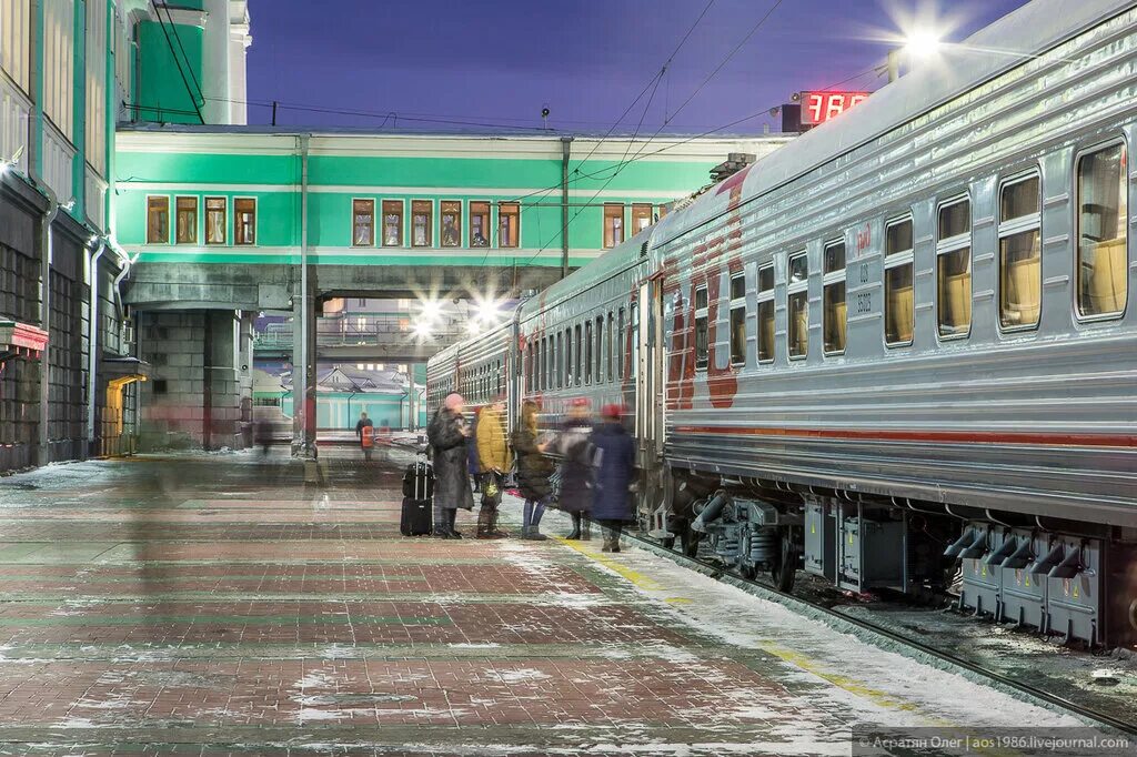 Ржд вокзал новосибирск. Жд транссибирская магистраль новосибирск. Поезд омич. Перон жд вокзал новосибирск. Железная дорога новосибирск омск.