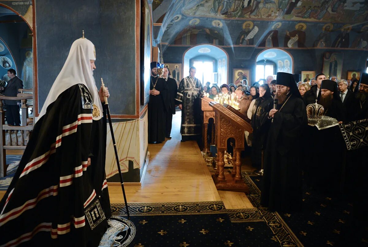 Утренняя служба монастыре. Новоспасский монастырь богослужения. Служение в монастыре. Священники Новоспасского монастыря. Проповеди Великого поста.