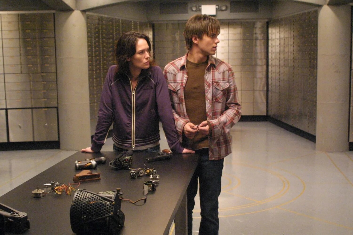 Хроники сары коннор кэмерон. Саммер глау. Дин уинтерс терминатор: битва за будущее. Хроники сары коннор кэмерон. Терминатор битва за будущее 1 сезон.