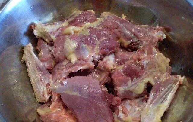 Как приготовить тушенку из утки. Заготовки из мяса. тушенка из мяса утки. тушёнка из козлятины в домашних.