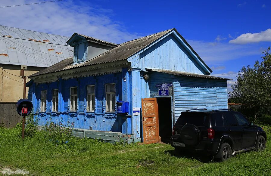 страшные здания почты россии. здание почты в деревнях. почтовое отделение в деревне. почта россии дом на дереве 100 км от москвы. почтовое отделение в селе.