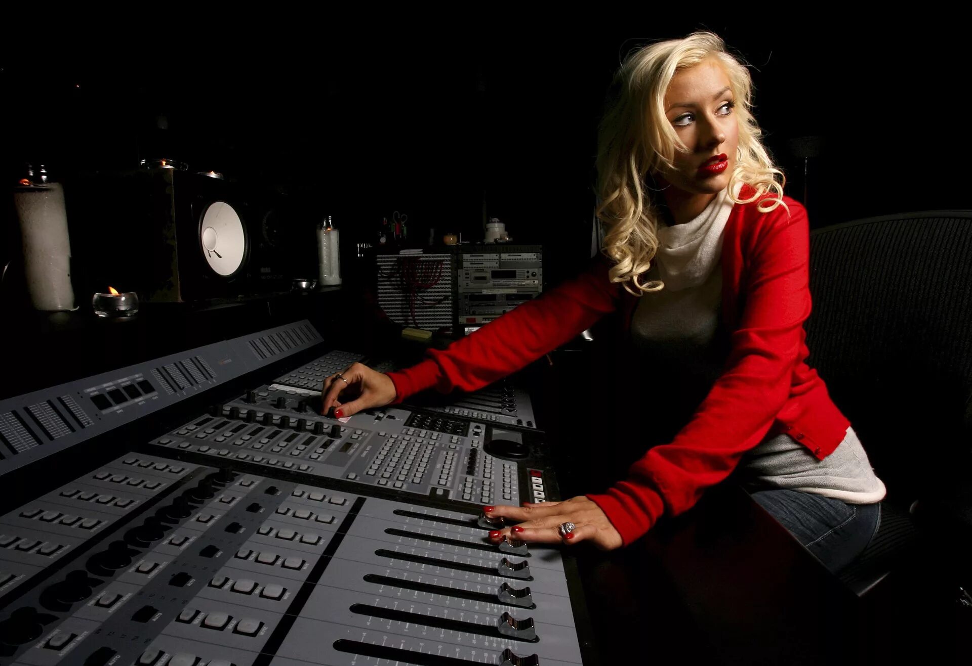 Christina Aguilera певица. Dj voice