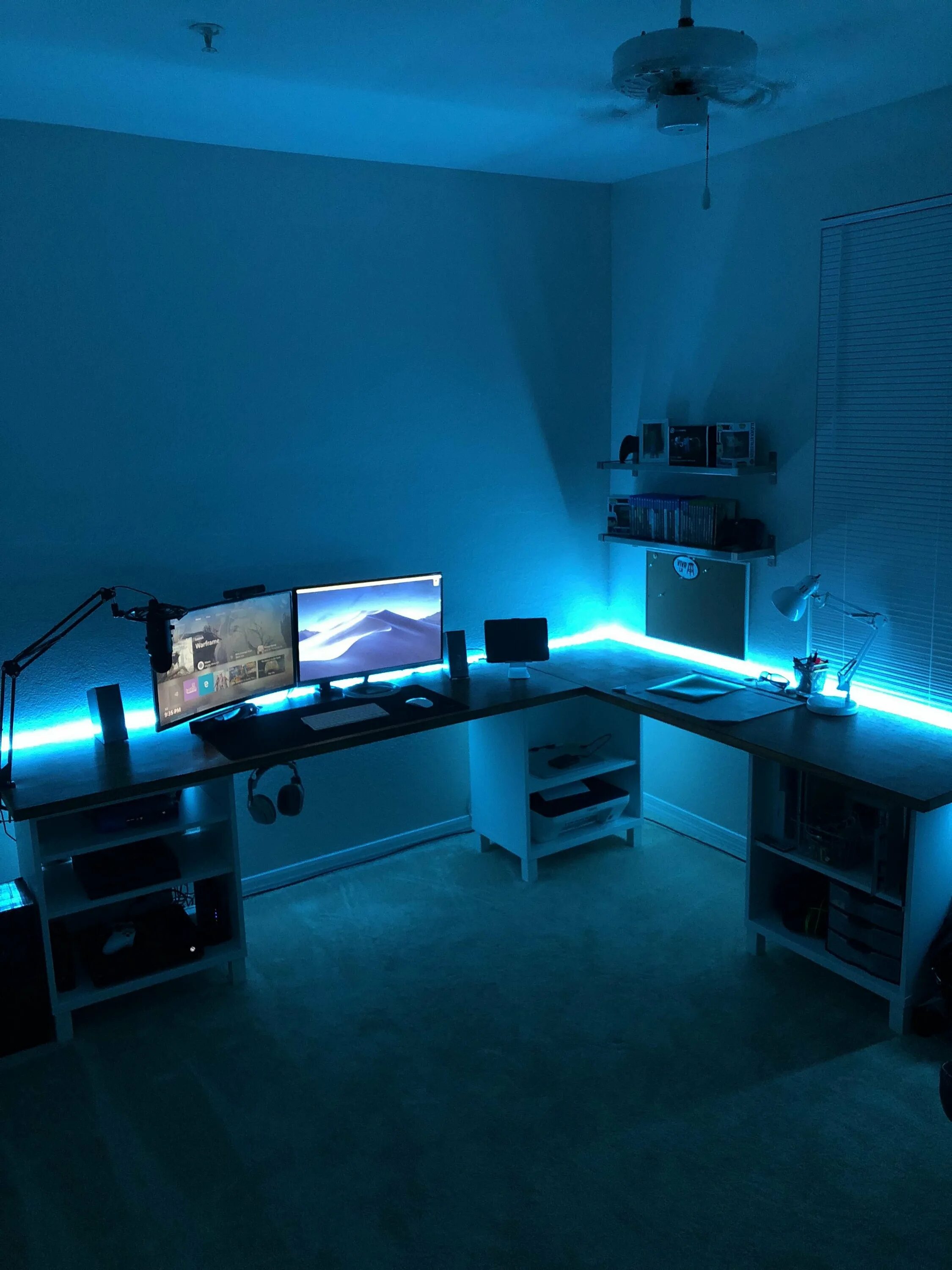Стрим кабинет. Компьютерная комната. Геймерская комната с подсветкой. Комната геймера. Красивые компьютерные комнаты.