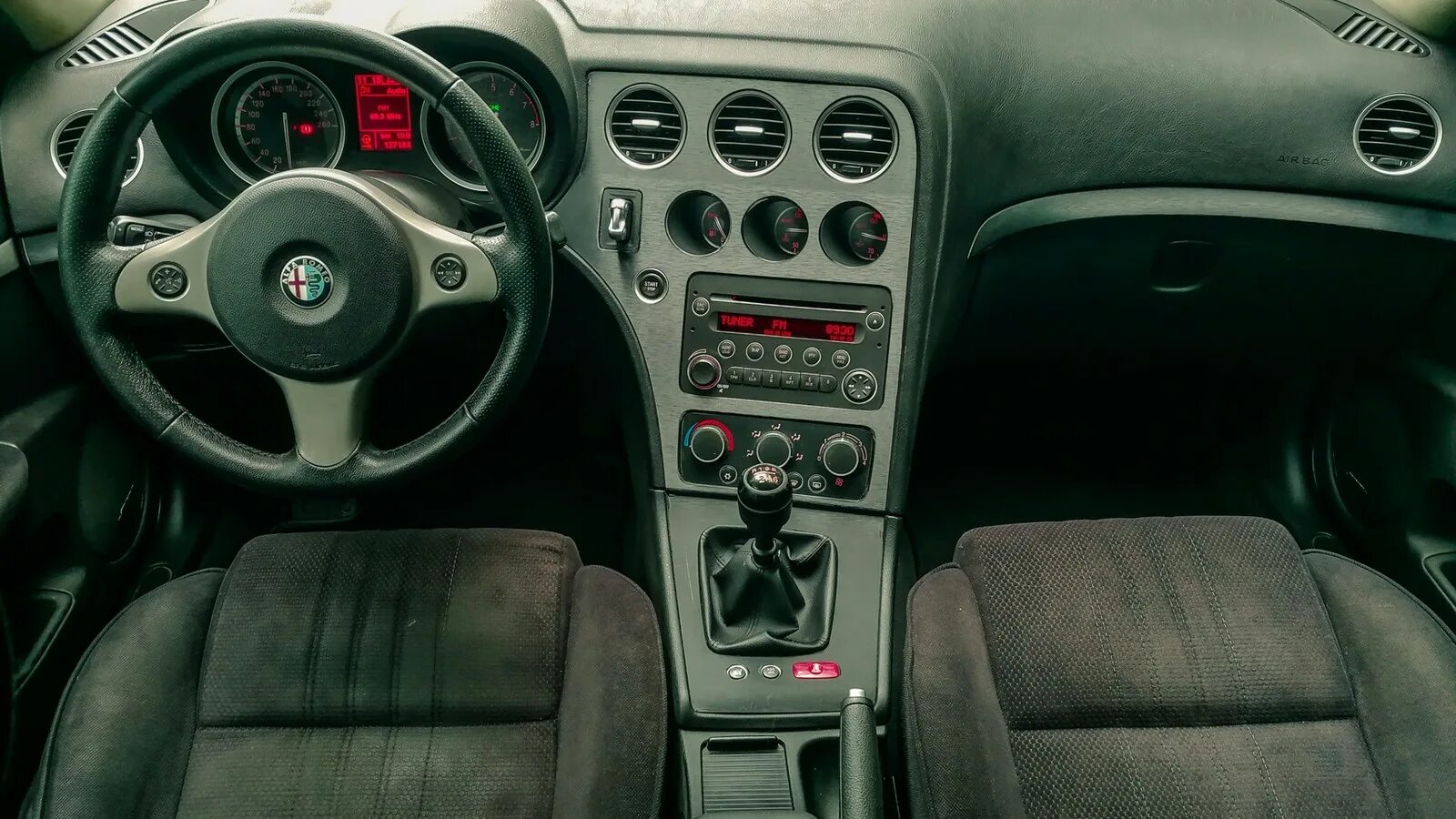 Салон альфа ромео. Alfa Romeo 159 салон. Alfa Romeo 156 Interior. Alfa Romeo 159 Brera салон. Альфа Ромео 156 салон.