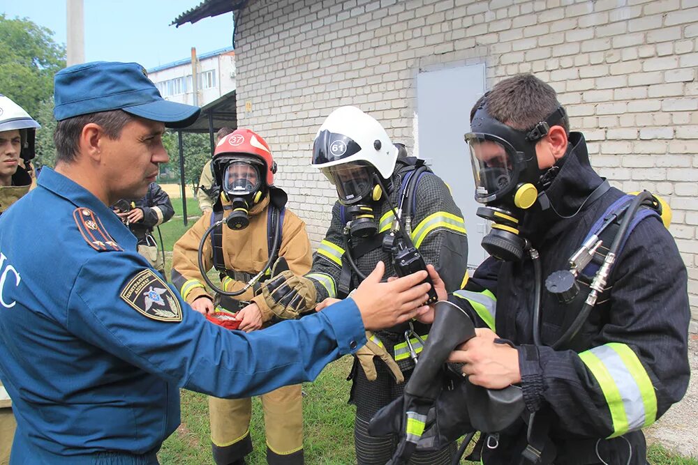 пожарно-спасательный гарнизон. учеба пожарных. стажер мчс. мчс москва форма. стажировка мчс.