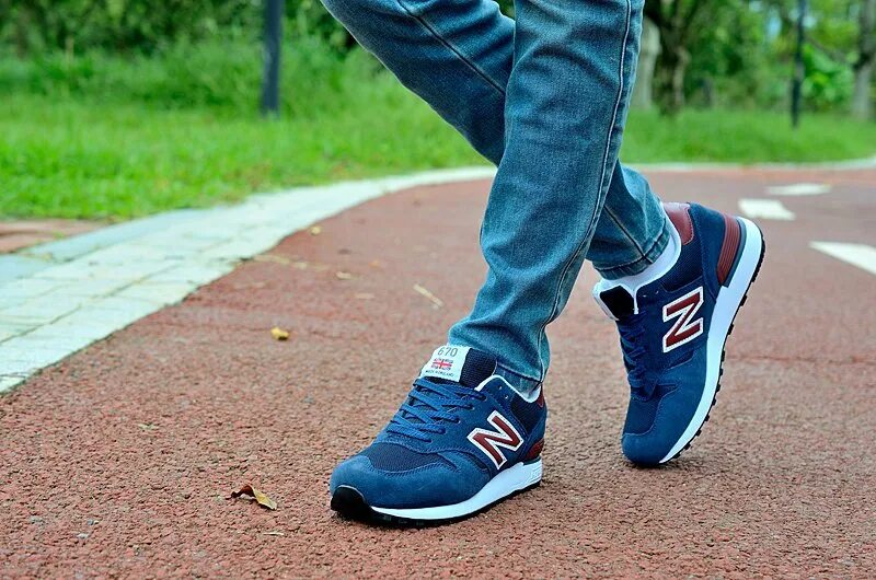 New balance санкт петербург. Нью бэланс 574 на ноге. New Balance 670. NB 574 джинсовые. New Balance 574 мужские с джинсами.