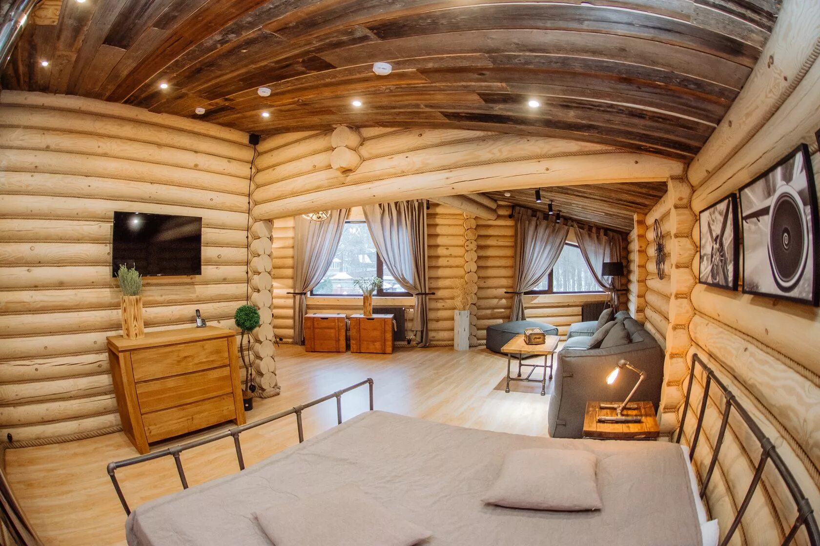 Современный дом из сруба. Имение спасское банный комплекс фото. Сруб хаус архыз. Сниму сруб. Деревянный дом.