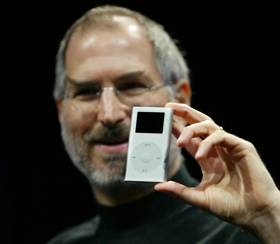 Дрим джобс отзывы. Стив Джобс Эппл 1. Стив Джобс 2001. Стив Джобс Айпод. Стив Джобс первый Айпод 2001.